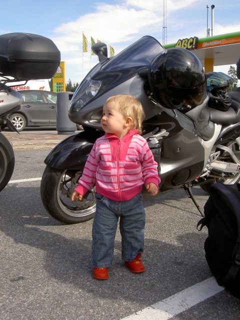 Venla kummised�n & t�din Busan edess� poseeraamassa...